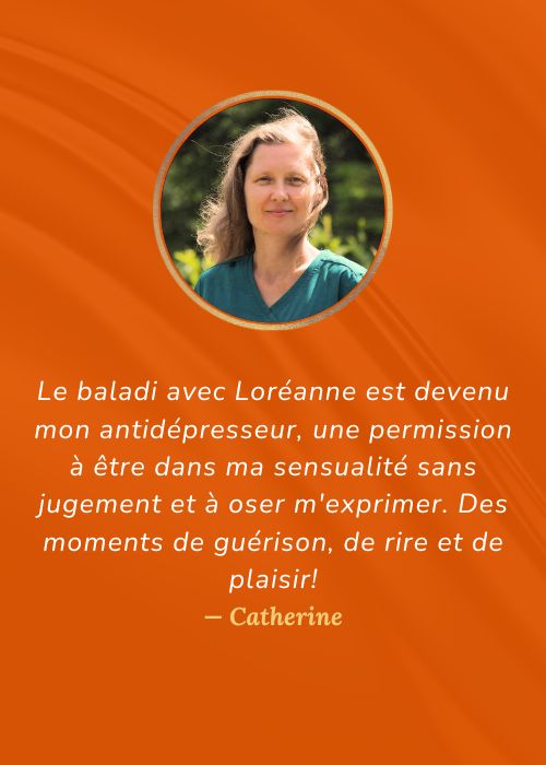 Témoignage écrit sur fond orange brûlé provenant de Catherine, avec la photo de son visage dans un cadre doré en forme de cercle (format vertical).